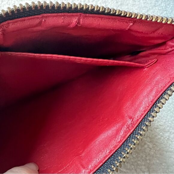 VTG Dooney & Bourke wristlet w/red interior 8” x 4.5” EUC - Picture 14 of 14
